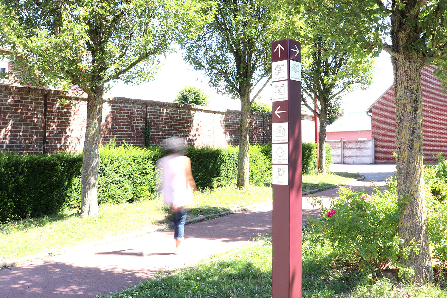 Mobilité douce sur le chemin des écoles guidée par une signalétique illustrée