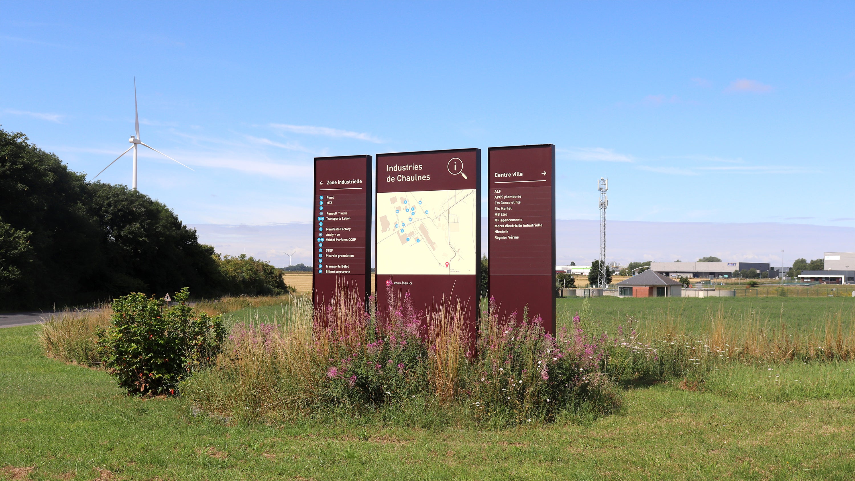 Relais d’information pour zones industrielles dans une signalétique intercommunale de la Somme