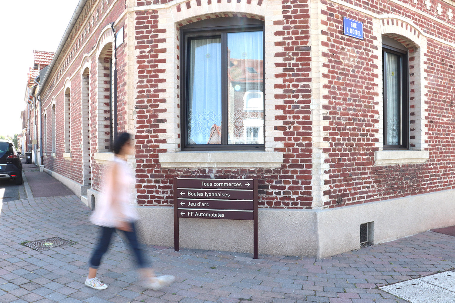 Signalisation d’information local en harmonie avec les couleurs de
la ville